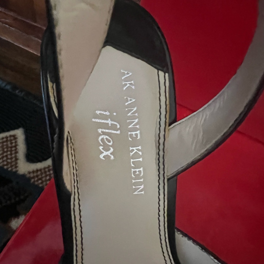 *Sold* Anne Klein Black Leather iFlex Ankle Strap Heels size 6.5! - Picture 4 of 9